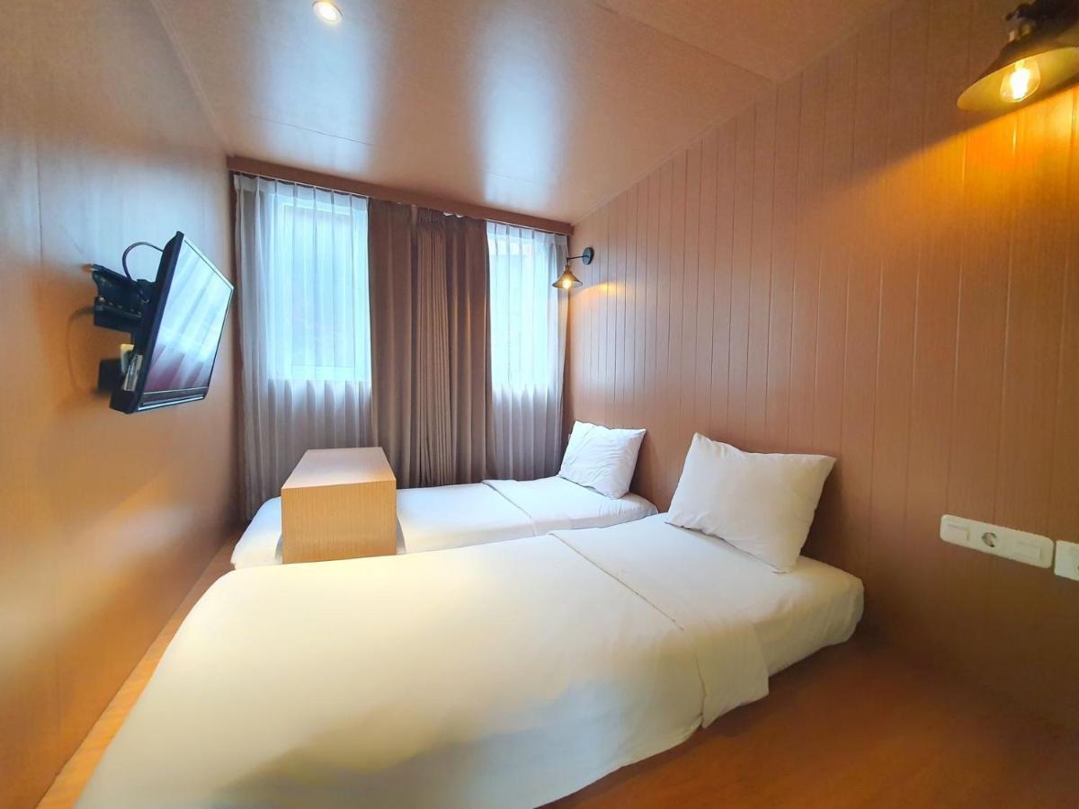 Kontena Hotel Batu  Kültér fotó