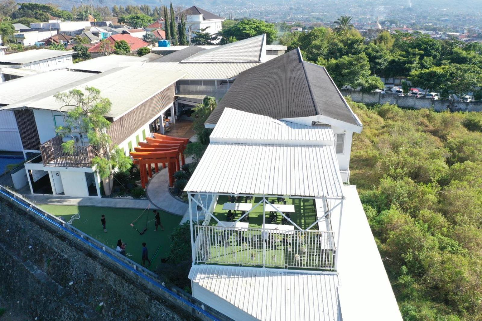 Kontena Hotel Batu  Kültér fotó