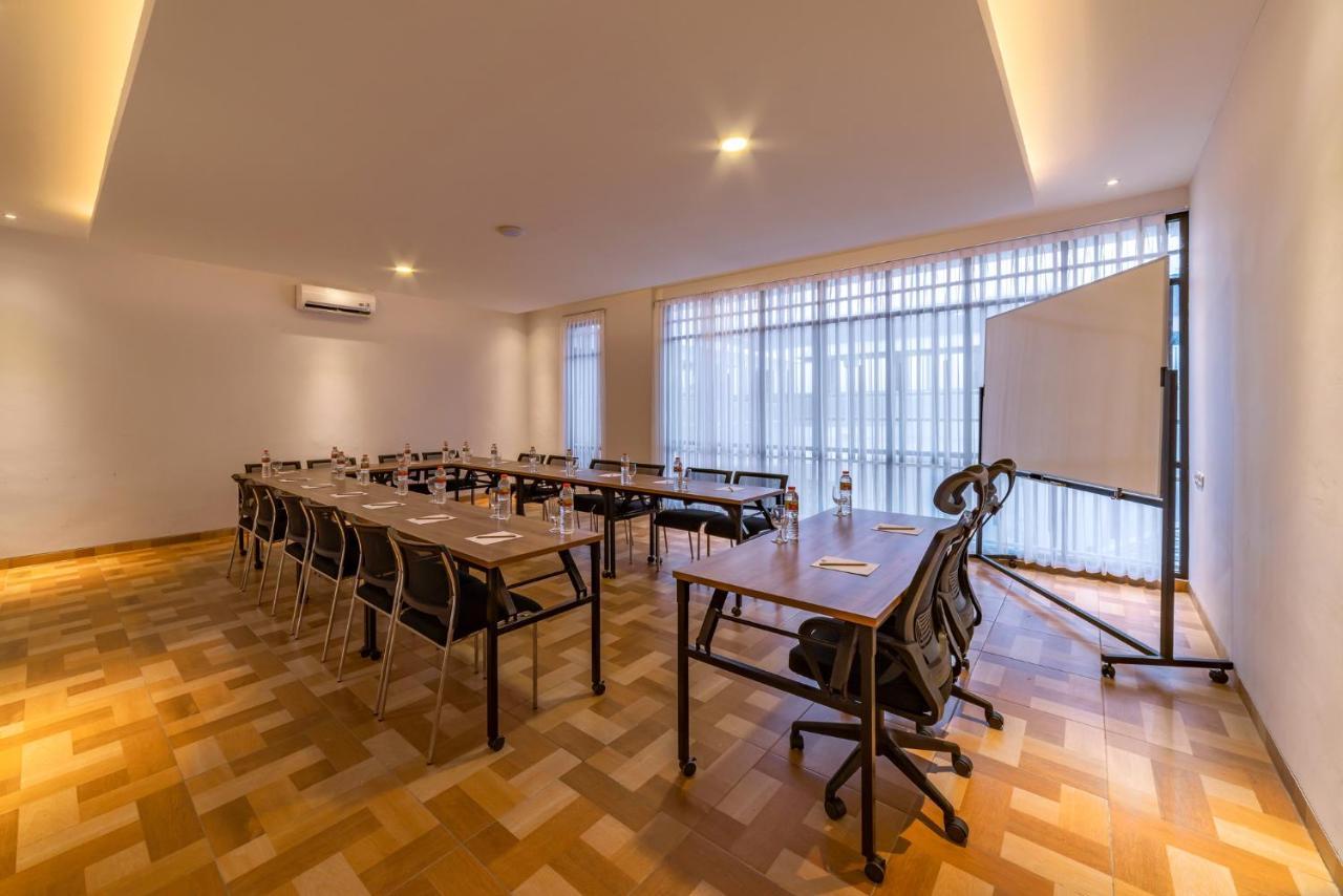 Kontena Hotel Batu  Kültér fotó